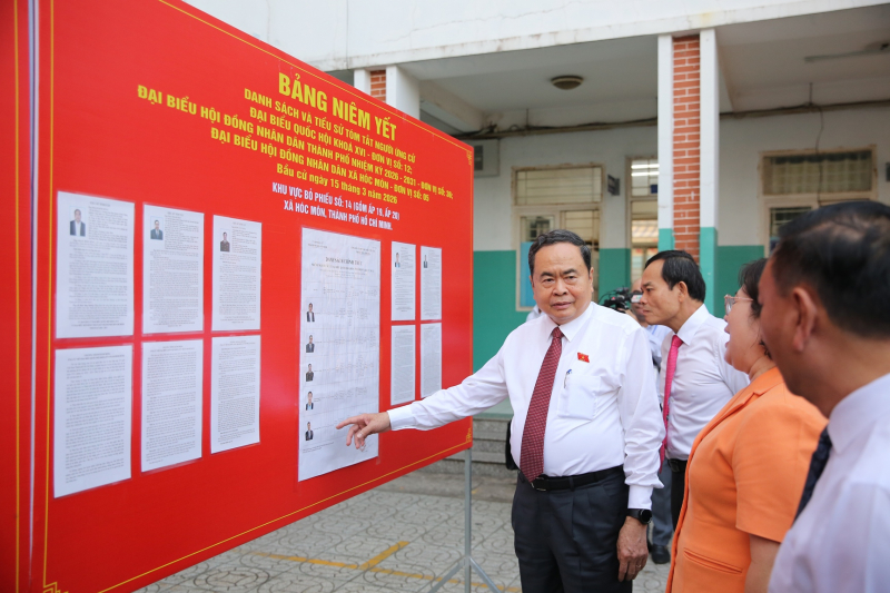 Cử tri cả nước thực hiện quyền và nghĩa vụ thiêng liêng của công dân- Ảnh 15.