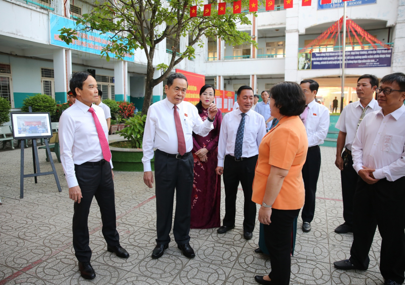 Cử tri cả nước thực hiện quyền và nghĩa vụ thiêng liêng của công dân- Ảnh 16.