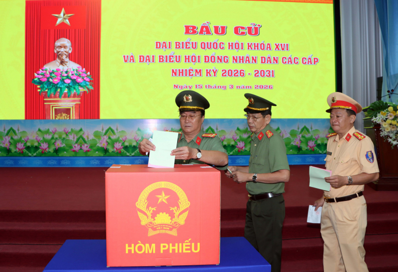 Cử tri cả nước thực hiện quyền và nghĩa vụ thiêng liêng của công dân- Ảnh 99.