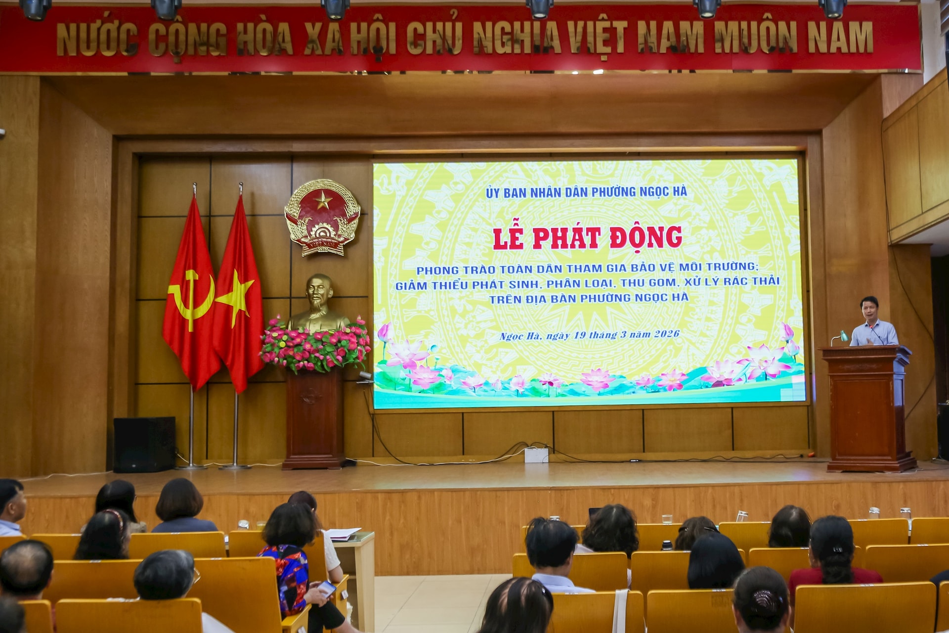 Chung tay vì phường Ngọc Hà xanh - sạch - đẹp từ những hành động nhỏ- Ảnh 1.