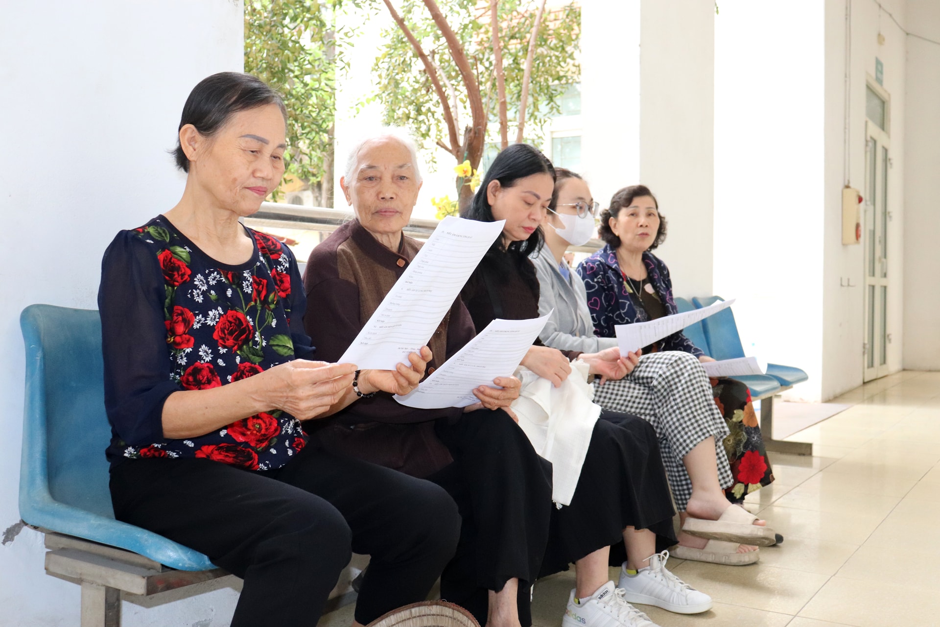 Hàng nghìn người dân Kiến Hưng được khám sức khỏe miễn phí- Ảnh 8.