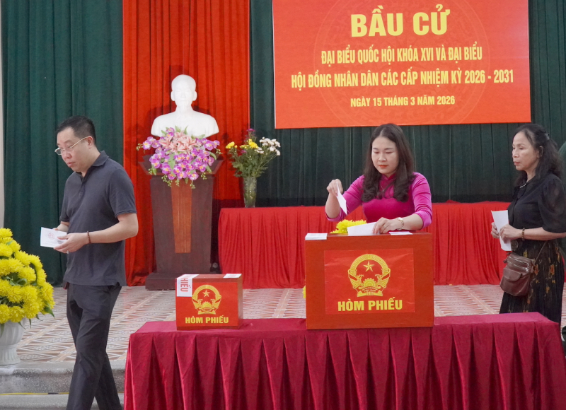 Cử tri cả nước thực hiện quyền và nghĩa vụ thiêng liêng của công dân- Ảnh 39.