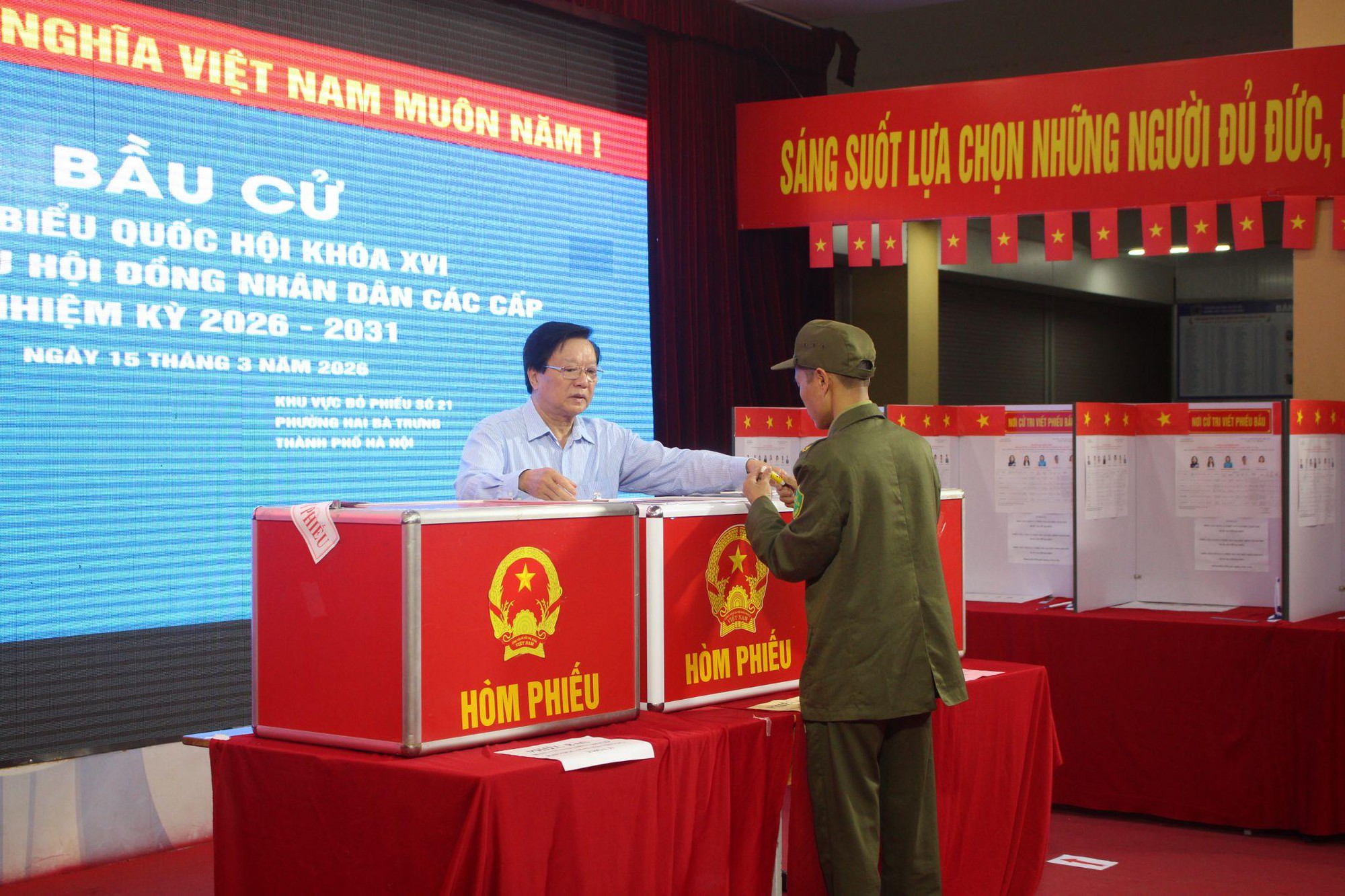 “Ngày hội non sông” rực rỡ tại phường Hai Bà Trưng – Khi ý  Đảng hoà nhịp lòng dân- Ảnh 4.