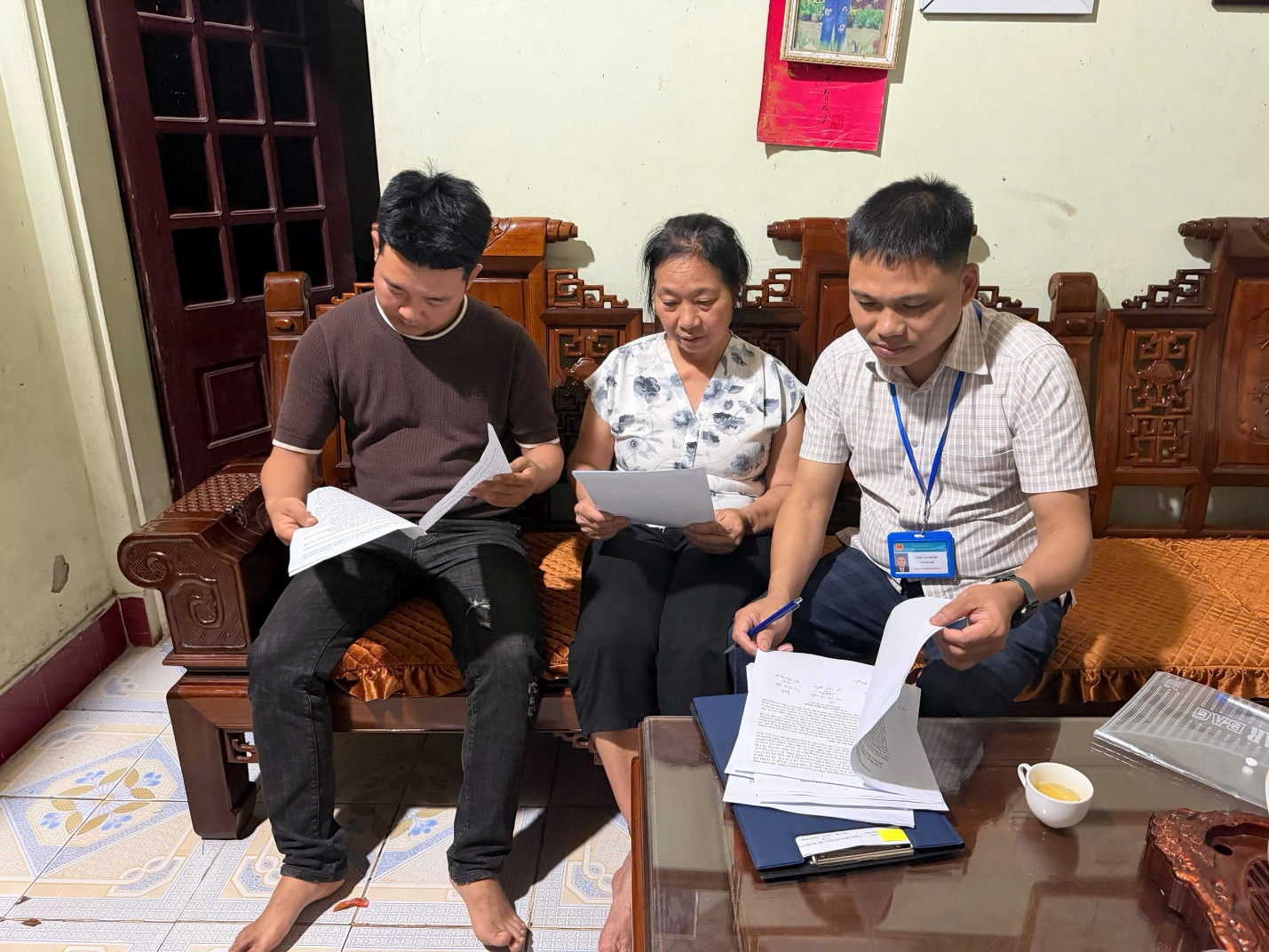 Câu chuyện đẹp về hỗ trợ thủ tục hành chính cho người yếu thế- Ảnh 1.