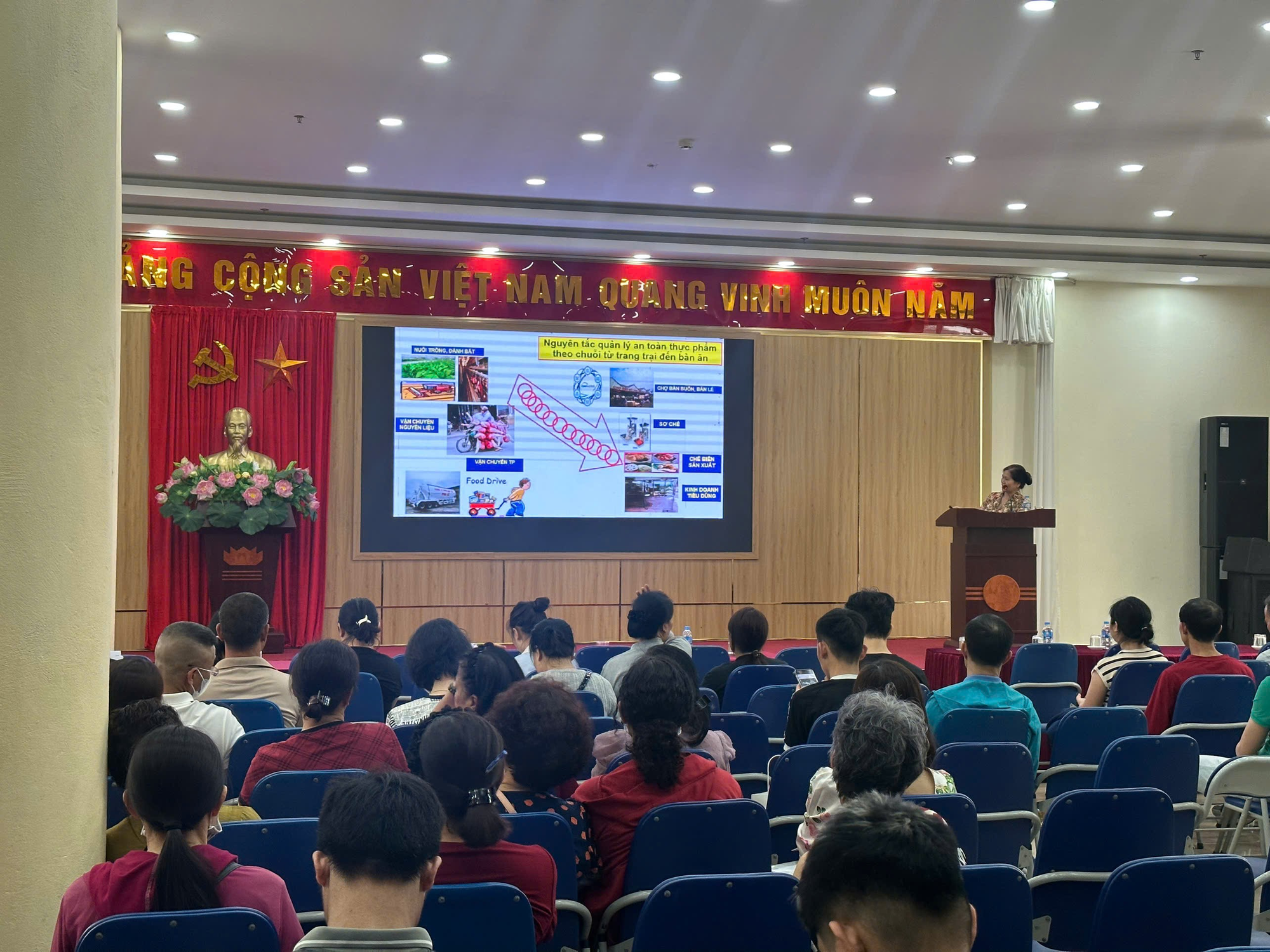 Khương Đình: Tập huấn kiến thức an toàn thực phẩm cho các cơ sở sản xuất, chế biến, kinh doanh, dịch vụ ăn uống trên địa bàn- Ảnh 1.