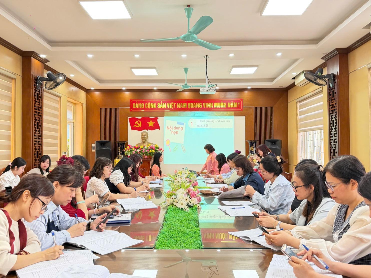 TRƯỜNG TIỂU HỌC TAM HIỆP ĐẨY MẠNH ỨNG DỤNG CÔNG NGHỆ SỐ TRONG HOẠT ĐỘNG CHUYÊN MÔN- Ảnh 1.