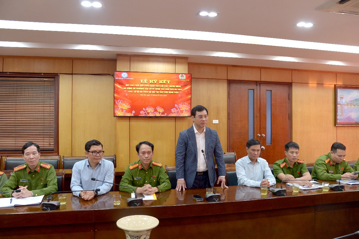 Công an phường Yên Sở và Bệnh viện Nội tiết Trung ương tổ chức Lễ ký kết quy chế phối hợp đảm bảo an ninh trật tự tại Bệnh viện Nội tiết Trung ương- Ảnh 3.