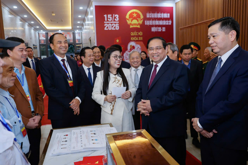 Cử tri cả nước thực hiện quyền và nghĩa vụ thiêng liêng của công dân- Ảnh 10.