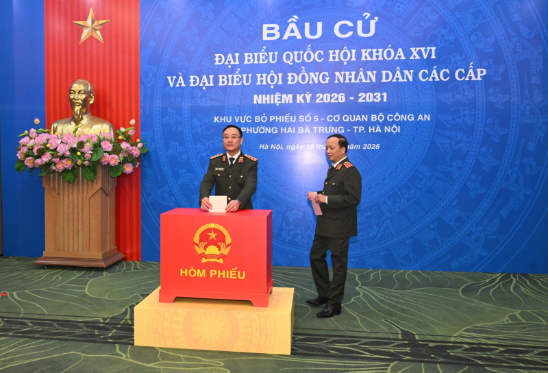 Cử tri cả nước thực hiện quyền và nghĩa vụ thiêng liêng của công dân- Ảnh 35.