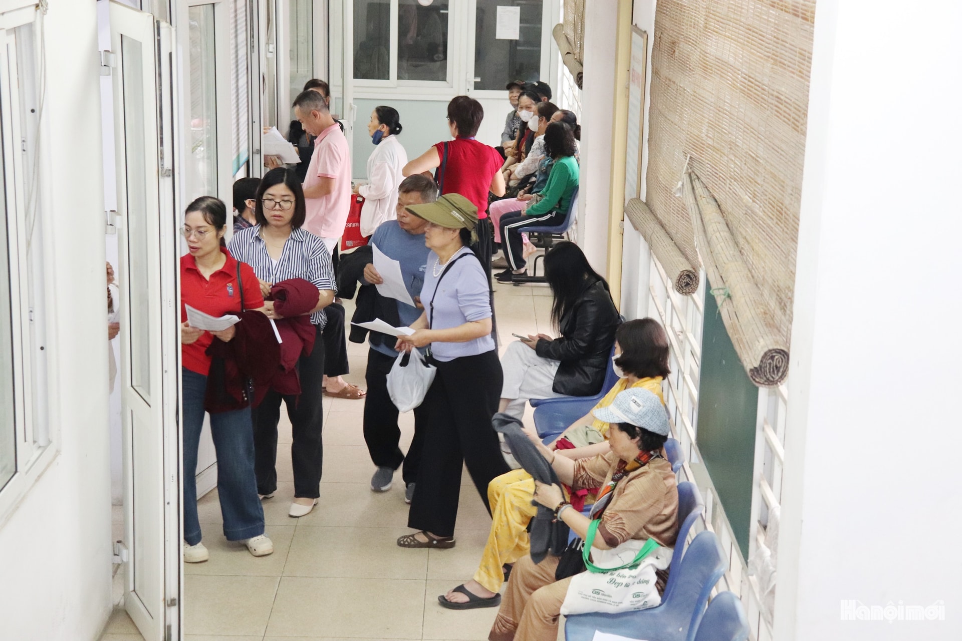 Hàng nghìn người dân Kiến Hưng được khám sức khỏe miễn phí- Ảnh 1.