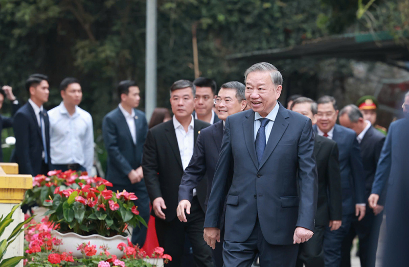 Cử tri cả nước thực hiện quyền và nghĩa vụ thiêng liêng của công dân- Ảnh 2.