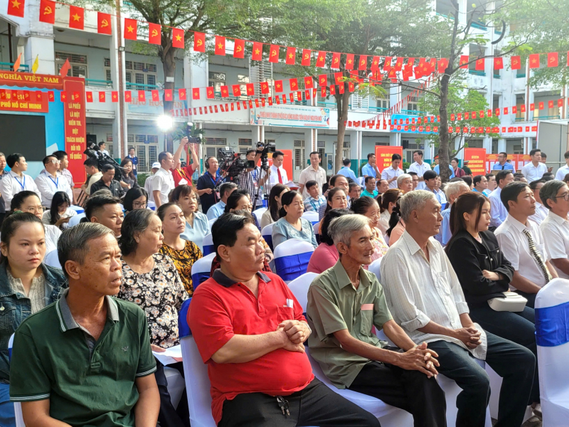 Cử tri cả nước thực hiện quyền và nghĩa vụ thiêng liêng của công dân- Ảnh 18.