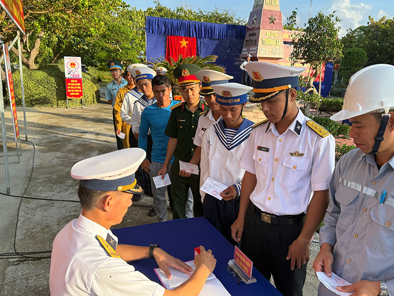 Cử tri cả nước thực hiện quyền và nghĩa vụ thiêng liêng của công dân- Ảnh 42.