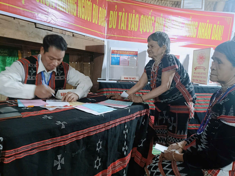 Cử tri cả nước thực hiện quyền và nghĩa vụ thiêng liêng của công dân- Ảnh 61.