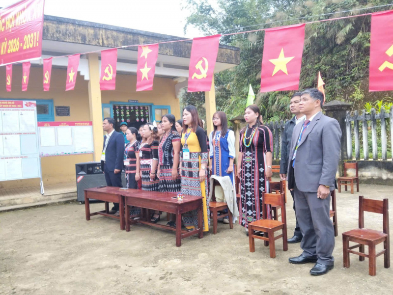 Cử tri cả nước thực hiện quyền và nghĩa vụ thiêng liêng của công dân- Ảnh 62.