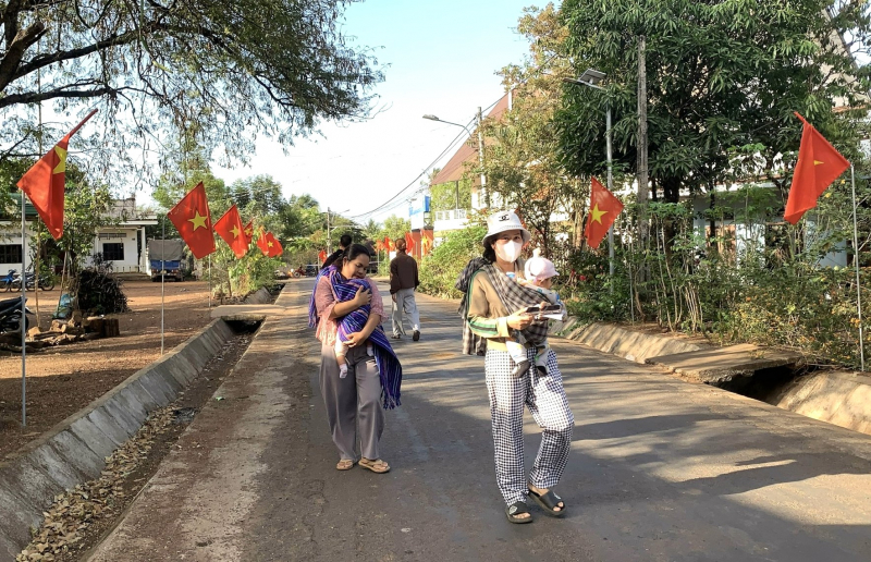 Cử tri cả nước thực hiện quyền và nghĩa vụ thiêng liêng của công dân- Ảnh 78.