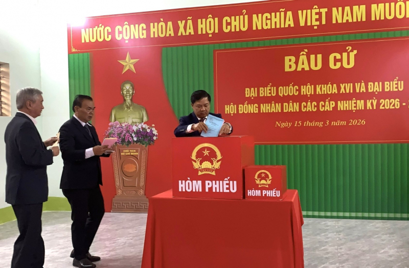 Cử tri cả nước thực hiện quyền và nghĩa vụ thiêng liêng của công dân- Ảnh 79.