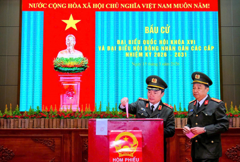 Cử tri cả nước thực hiện quyền và nghĩa vụ thiêng liêng của công dân- Ảnh 90.