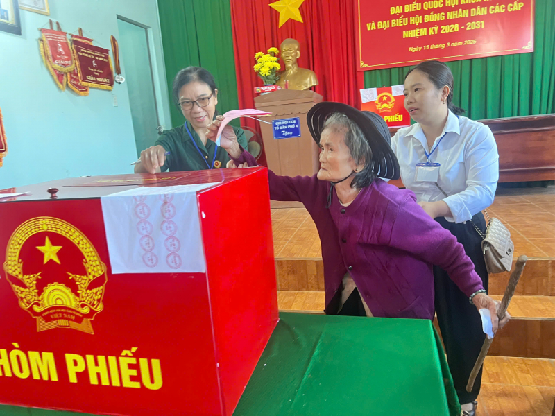 Cử tri cả nước thực hiện quyền và nghĩa vụ thiêng liêng của công dân- Ảnh 91.