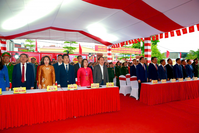 Cử tri cả nước thực hiện quyền và nghĩa vụ thiêng liêng của công dân- Ảnh 68.