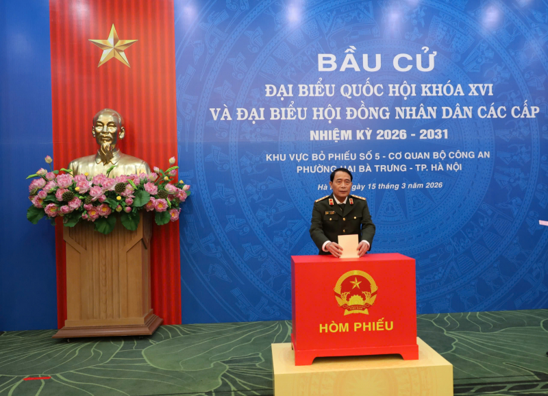 Cử tri cả nước thực hiện quyền và nghĩa vụ thiêng liêng của công dân- Ảnh 33.