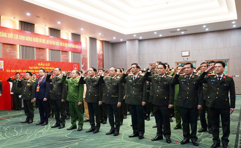 Cử tri cả nước thực hiện quyền và nghĩa vụ thiêng liêng của công dân- Ảnh 30.