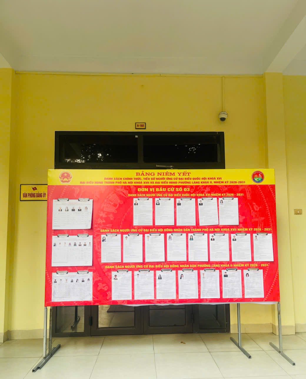 PHƯỜNG LÁNG NIÊM YẾT DANH SÁCH NGƯỜI ỨNG CỬ ĐẠI BIỂU QUỐC HỘI VÀ ĐẠI BIỂU HĐND CÁC CẤP TẠI CÁC KHU VỰC BỎ PHIẾU- Ảnh 1.