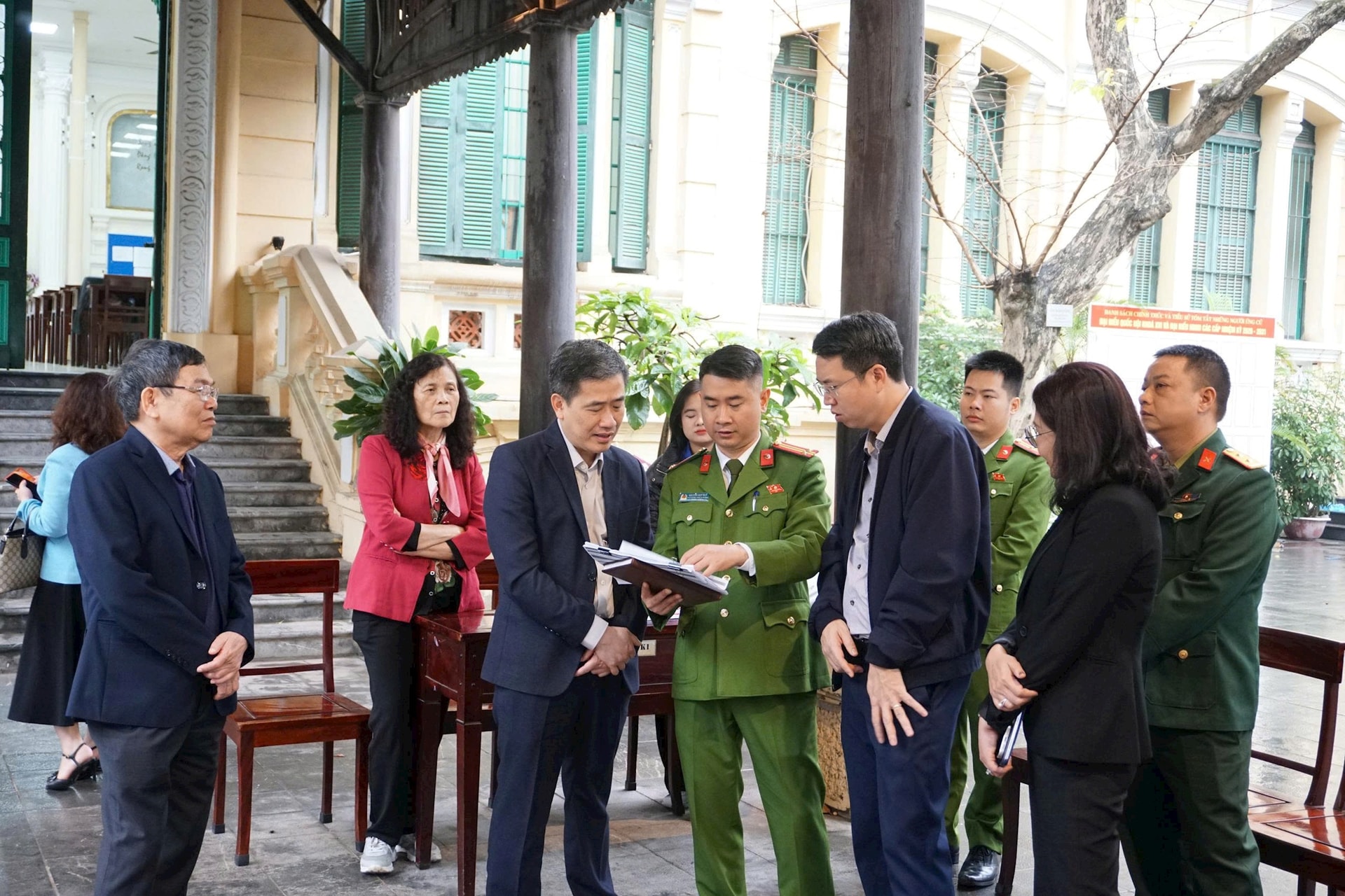 Phường Cửa Nam: Ứng dụng mã QR hỗ trợ cử tri tra cứu thông tin bầu cử- Ảnh 5.