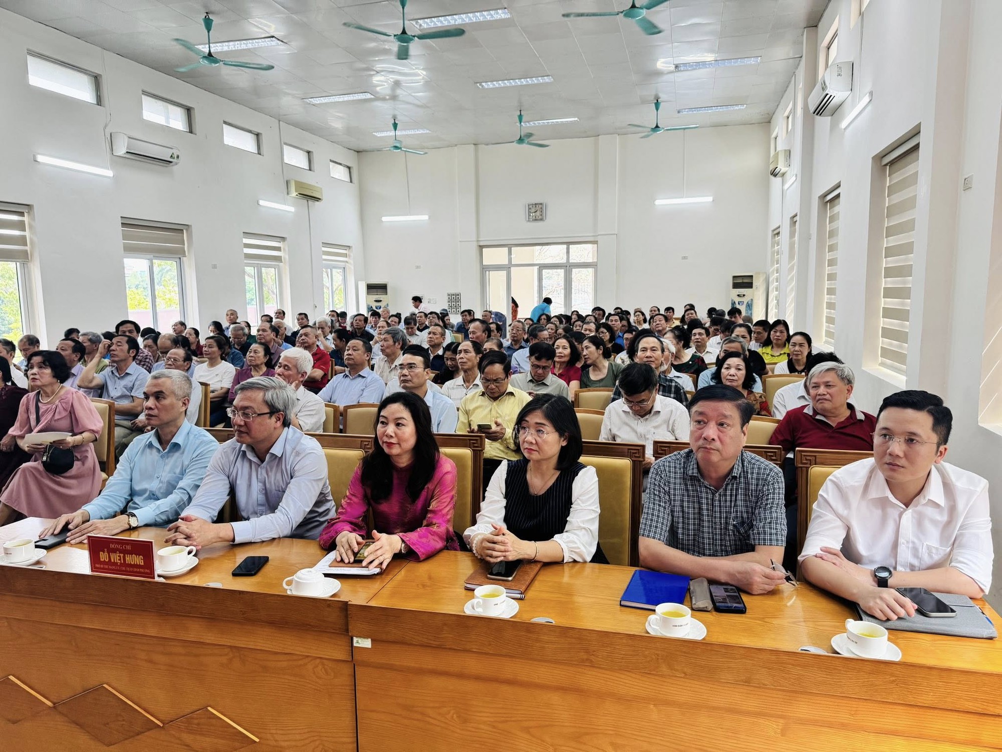 Phường Nghĩa Đô tổ chức hội nghị tiếp xúc cử tri với người ứng cử đại biểu Quốc hội khóa XVI- Ảnh 1.