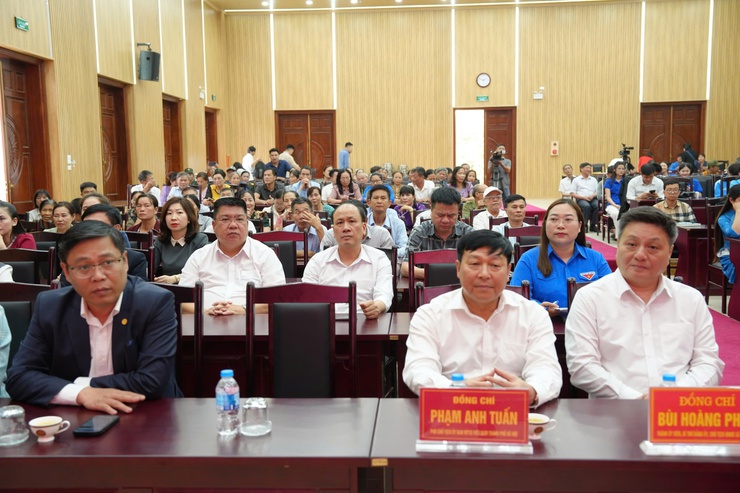 Ứng cử viên đại biểu Quốc hội khóa XVI (đơn vị số 7 thành phố Hà Nội) tiếp xúc cử tri vận động bầu cử- Ảnh 2.