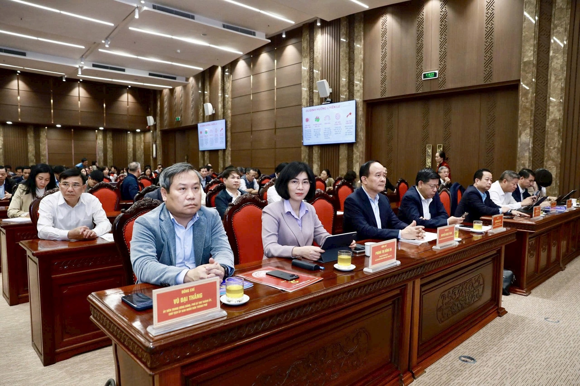 Hà Nội triển khai ngay Chương trình hành động thực hiện Nghị quyết Đại hội XIV của Đảng tới cán bộ, đảng viên Thủ đô- Ảnh 3.