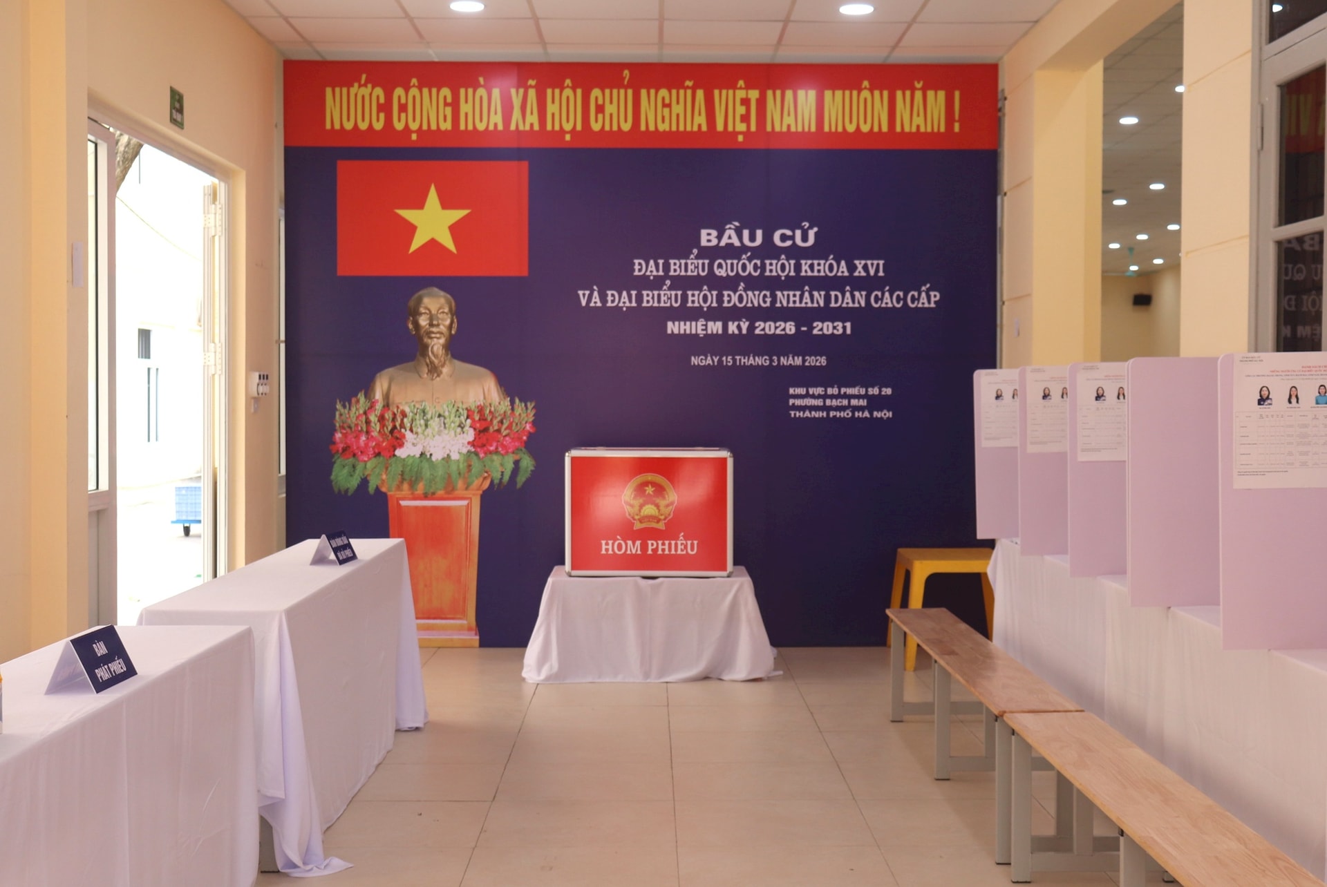 Phường Bạch Mai: 39/39 khu vực bỏ phiếu đã sẵn sàng- Ảnh 5.