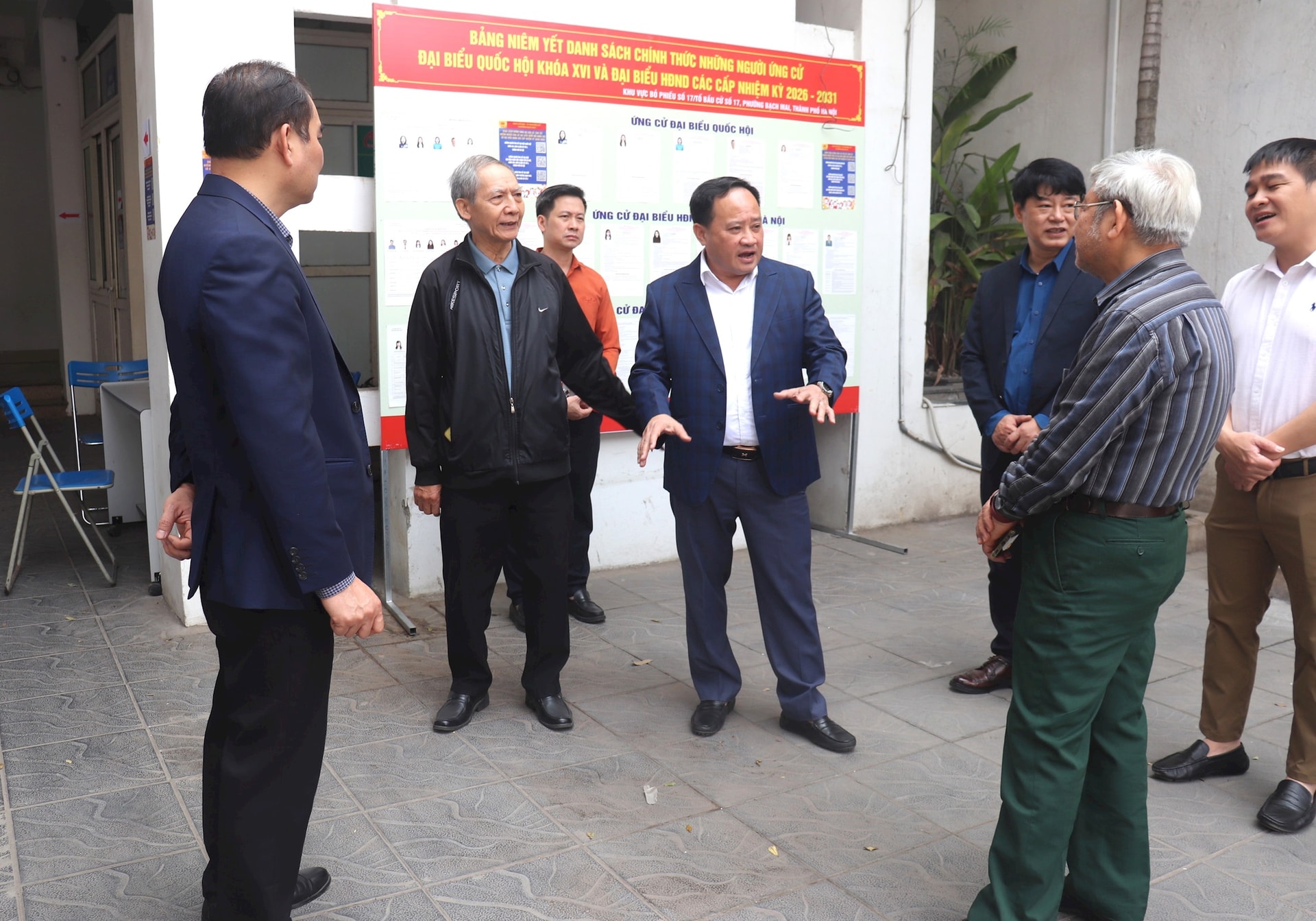 Phường Bạch Mai: 39/39 khu vực bỏ phiếu đã sẵn sàng- Ảnh 3.