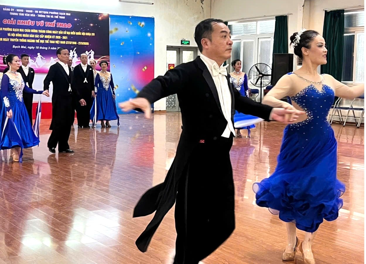 Gần 150 vận động viên tham gia Giải khiêu vũ thể thao các câu lạc bộ phường Bạch Mai- Ảnh 4.