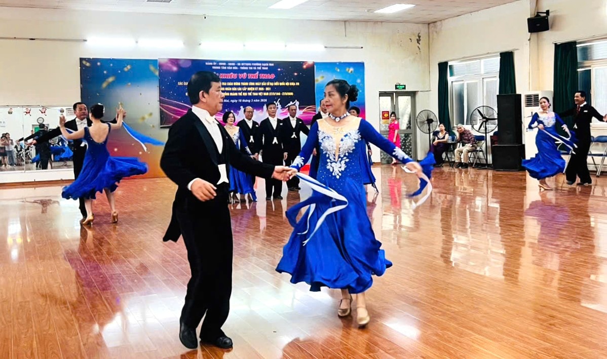 Gần 150 vận động viên tham gia Giải khiêu vũ thể thao các câu lạc bộ phường Bạch Mai- Ảnh 3.