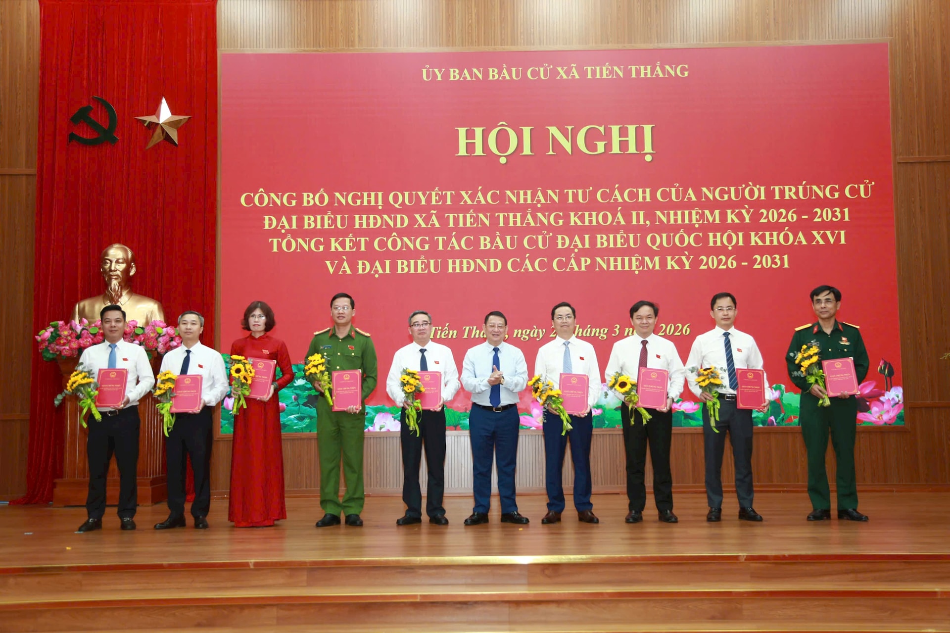 Xã Tiến Thắng công bố nghị quyết xác nhận tư cách 27 đại biểu trúng cử HĐND- Ảnh 1.