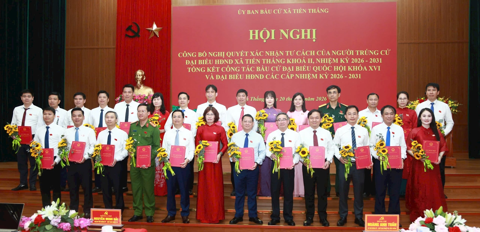 Xã Tiến Thắng công bố nghị quyết xác nhận tư cách 27 đại biểu trúng cử HĐND- Ảnh 2.