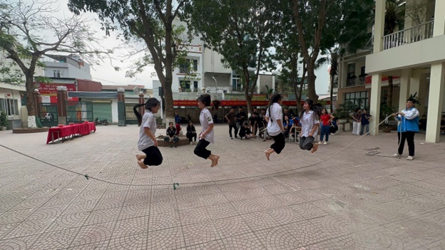Rộn ràng khí thế thi đua chào mừng kỷ niệm 95 năm Ngày thành lập Đoàn TNCS Hồ Chí Minh (26/3/1931 - 26/3/2026) tại các nhà trường trên địa bàn xã Hoài Đức

- Ảnh 7.