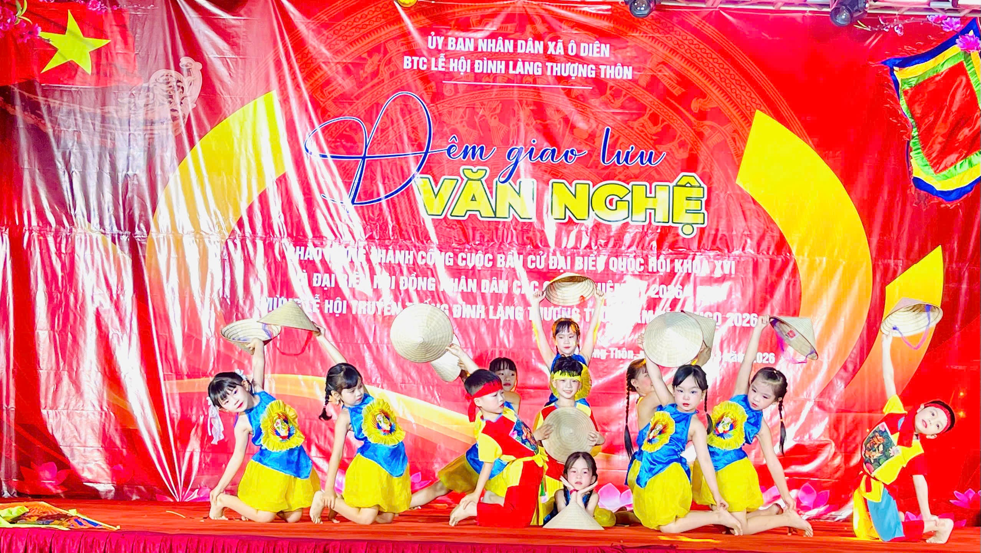 Tiểu Ban Quản lý di tích Đình Thượng Thôn, Liên Hà, xã Ô Diên tổ chức chương trình văn nghệ chào mừng thành công cuộc bầu cử và lễ hội truyền thống năm Bính Ngọ 2026- Ảnh 2.
