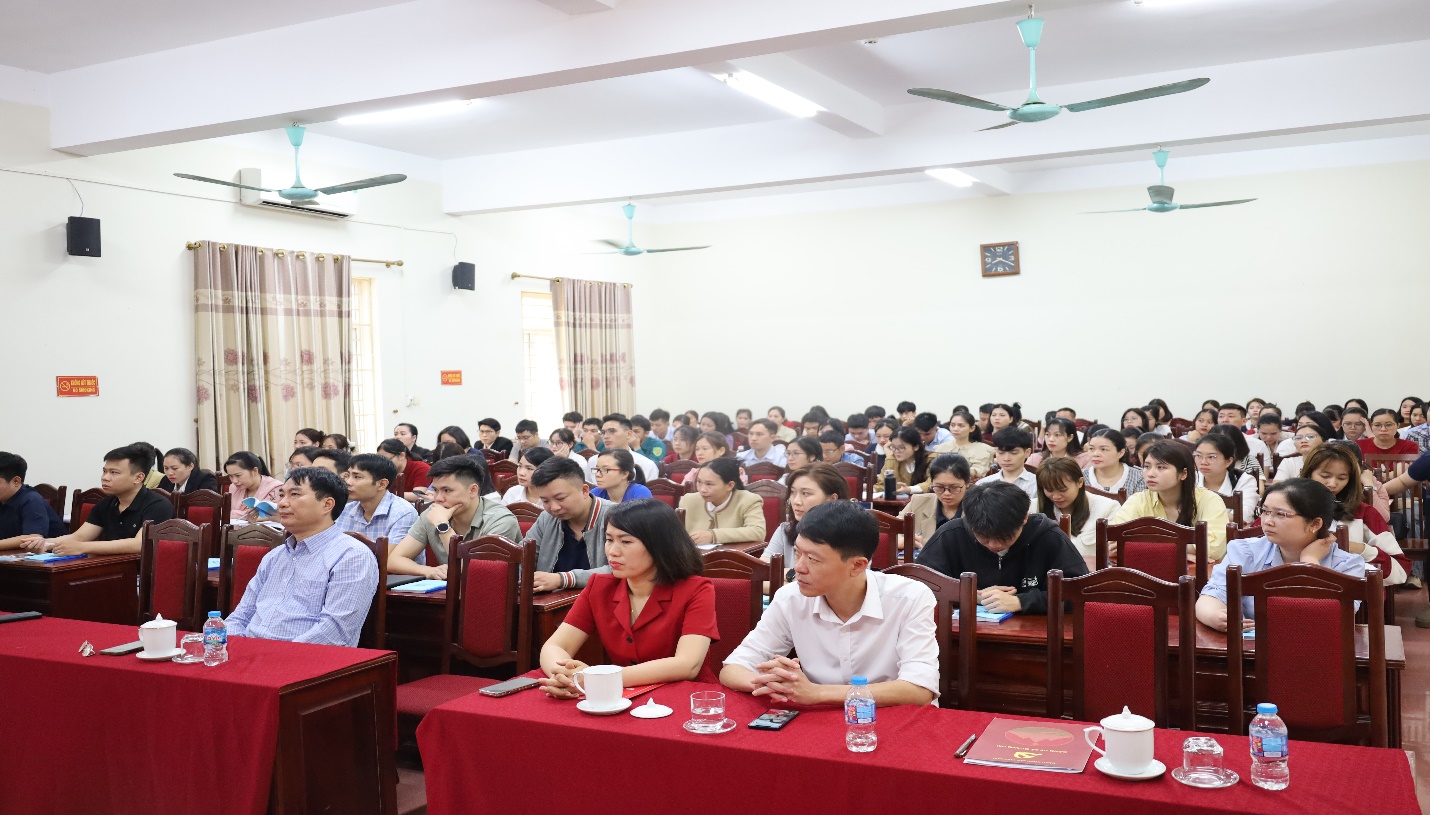 D:\Desktop\KG lớp ĐVM\IMG_3008.JPG