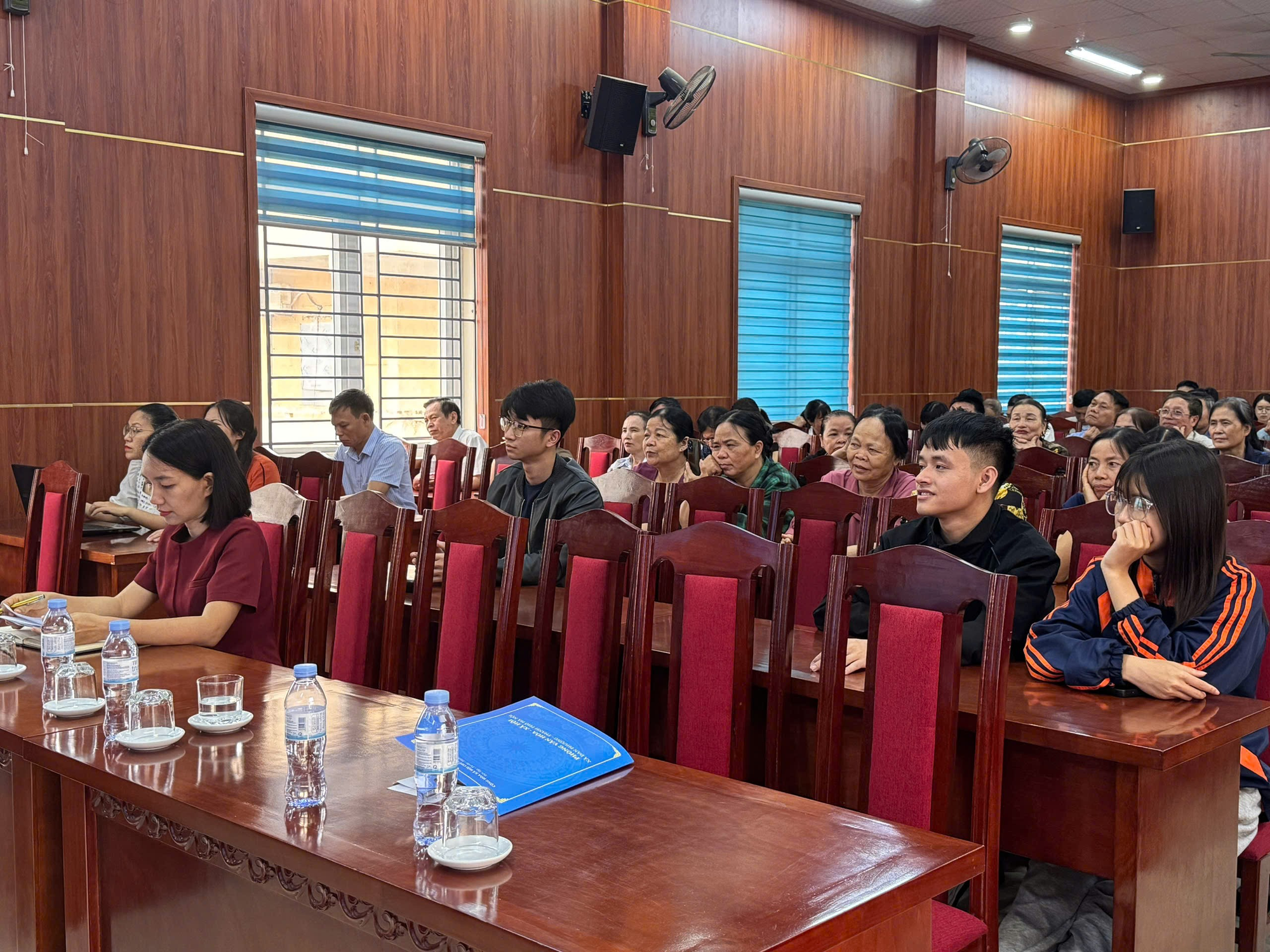 Đan Phượng tuyên truyền hưởng ứng ngày Quốc tế hạnh phúc 20/3.- Ảnh 1.