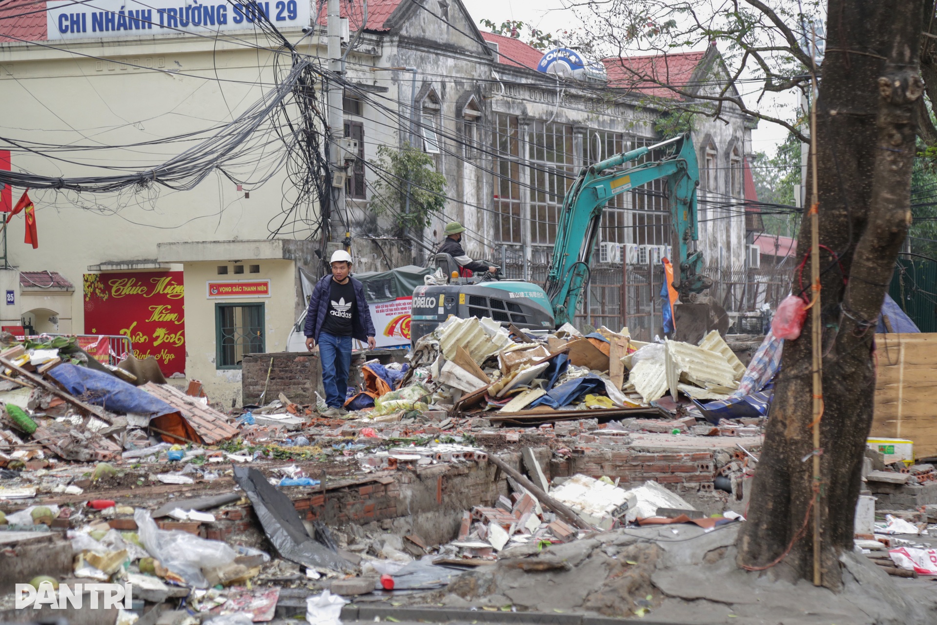 Khu chợ tạm tồn tại hàng chục năm ở Hà Nội bị giải tỏa- Ảnh 7.