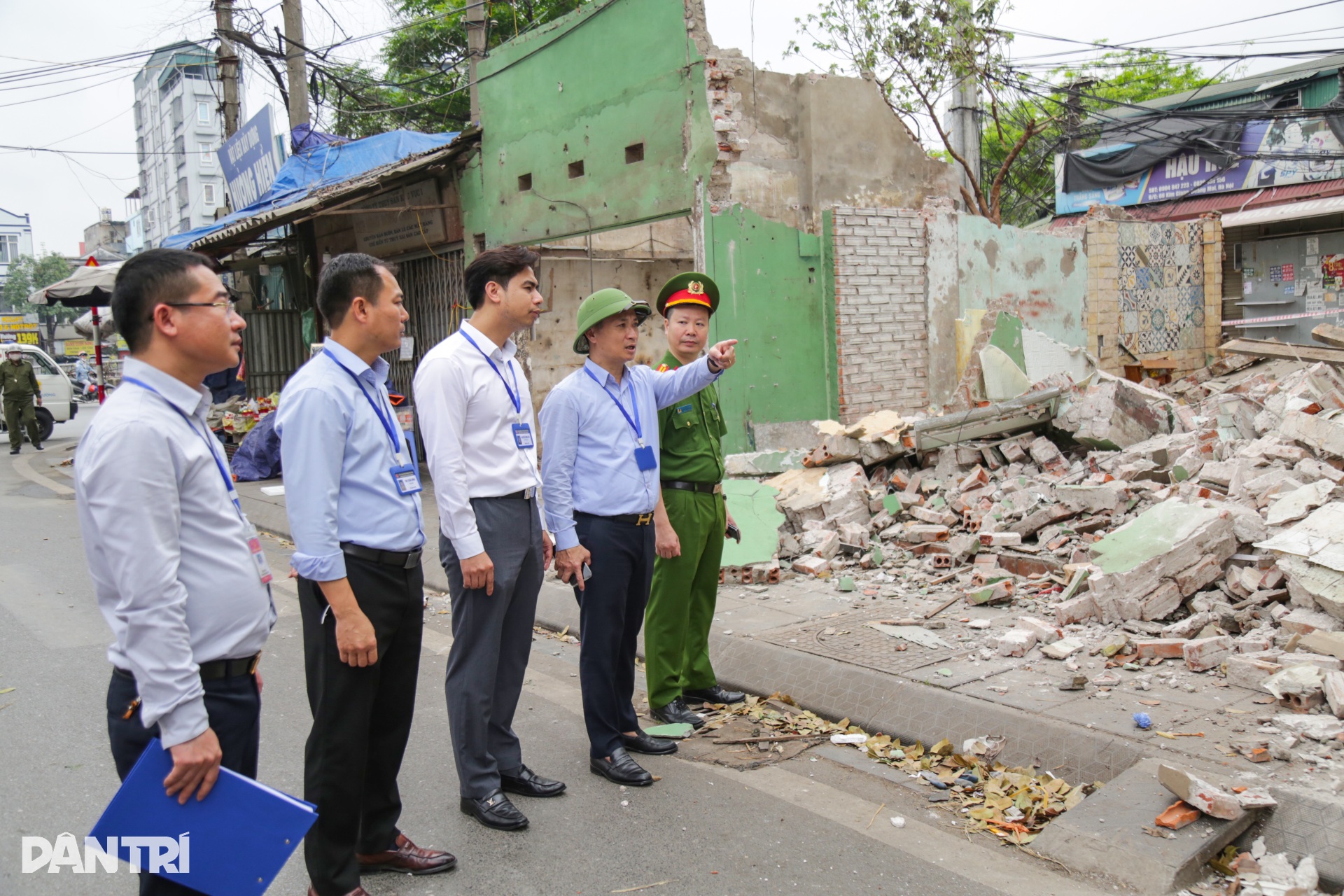 Khu chợ tạm tồn tại hàng chục năm ở Hà Nội bị giải tỏa- Ảnh 2.