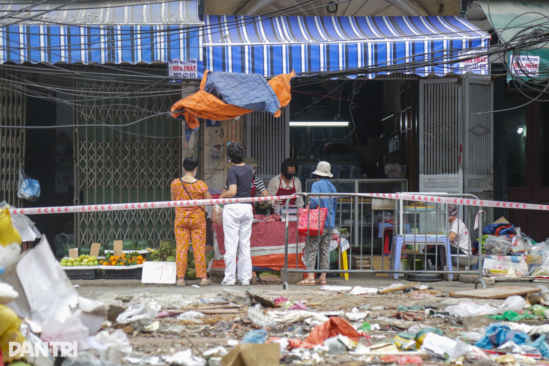 Khu chợ tạm tồn tại hàng chục năm ở Hà Nội bị giải tỏa- Ảnh 10.