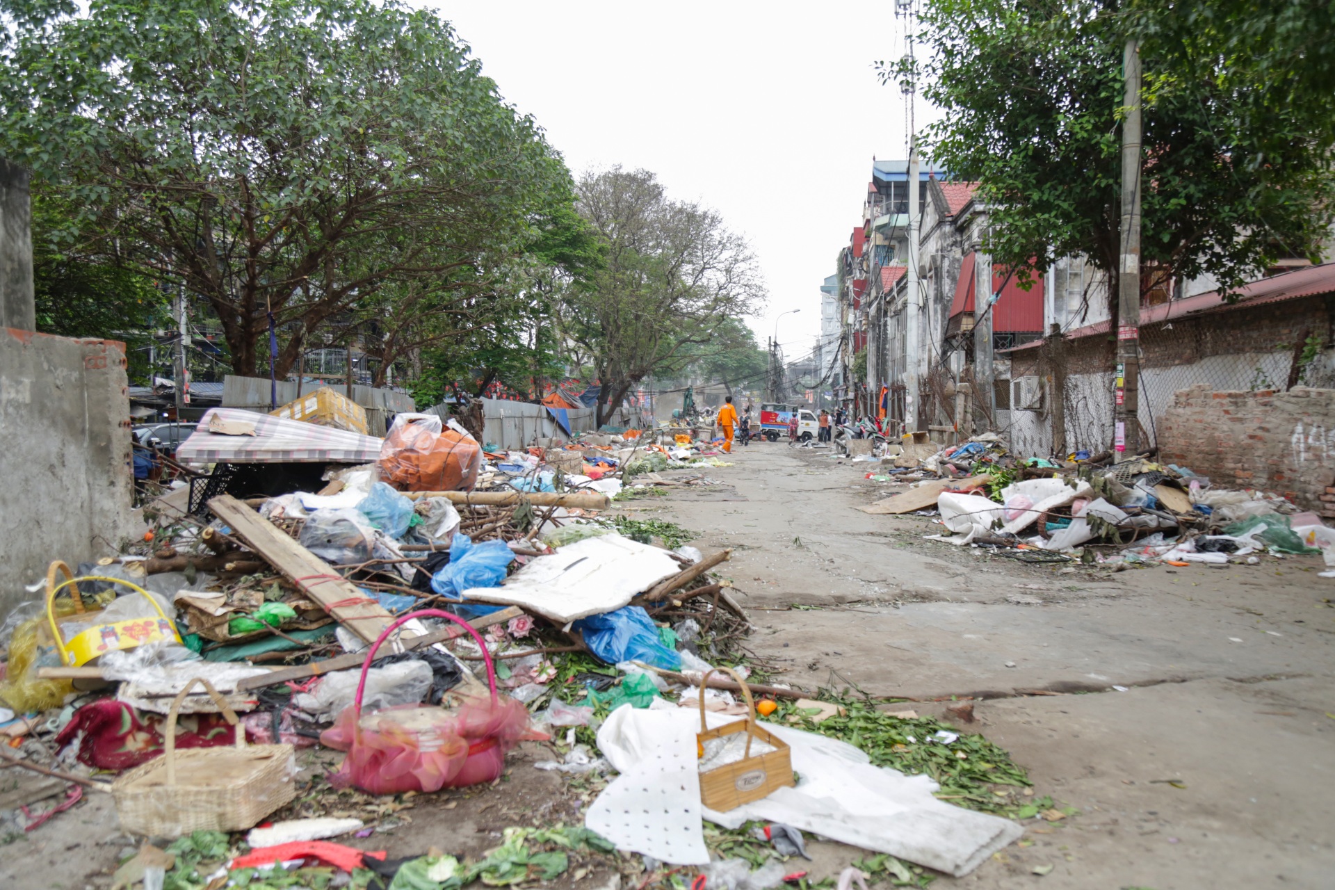 Khu chợ tạm tồn tại hàng chục năm ở Hà Nội bị giải tỏa- Ảnh 11.