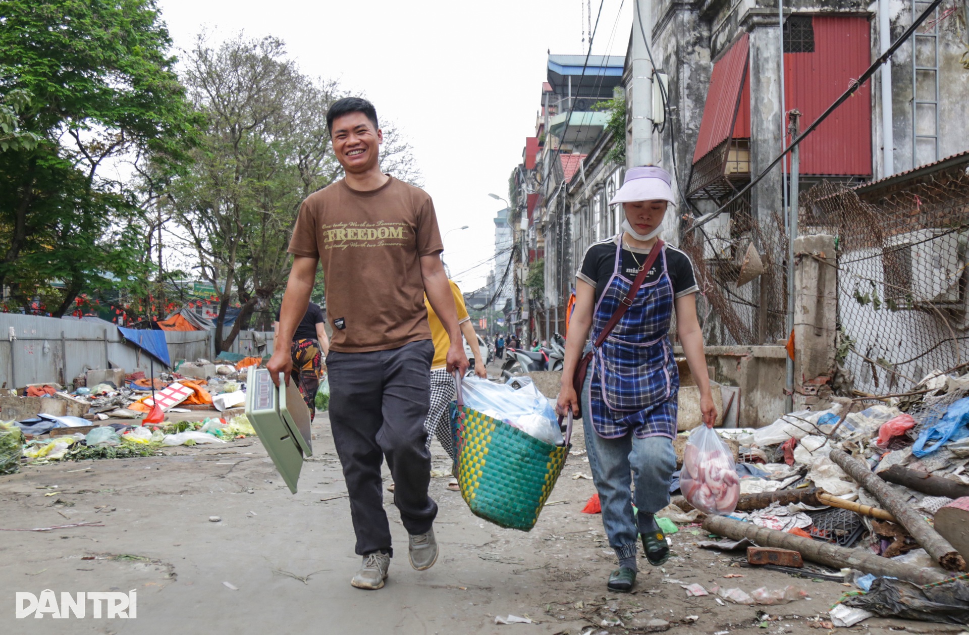 Khu chợ tạm tồn tại hàng chục năm ở Hà Nội bị giải tỏa- Ảnh 9.