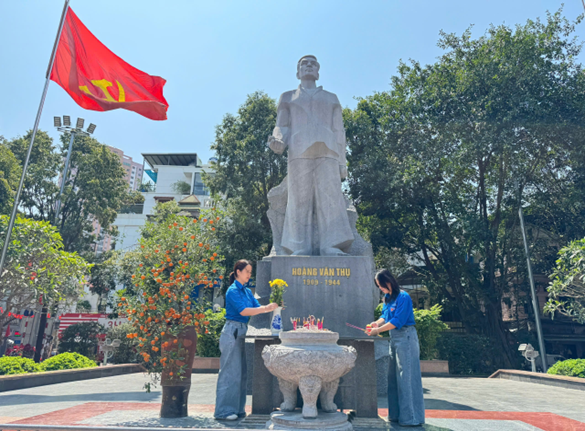 CHI ĐOÀN TRƯỜNG MẦM NON HOA MAI CHẠM VÀO LỊCH SỬ ĐỂ VỮNG BƯỚC TƯƠNG LAI
- Ảnh 1.