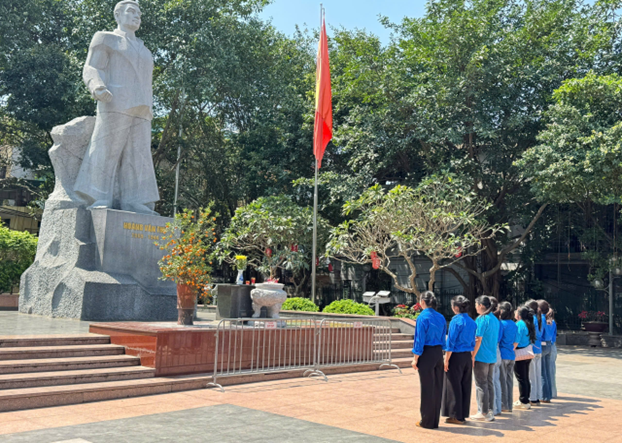 CHI ĐOÀN TRƯỜNG MẦM NON HOA MAI CHẠM VÀO LỊCH SỬ ĐỂ VỮNG BƯỚC TƯƠNG LAI
- Ảnh 3.