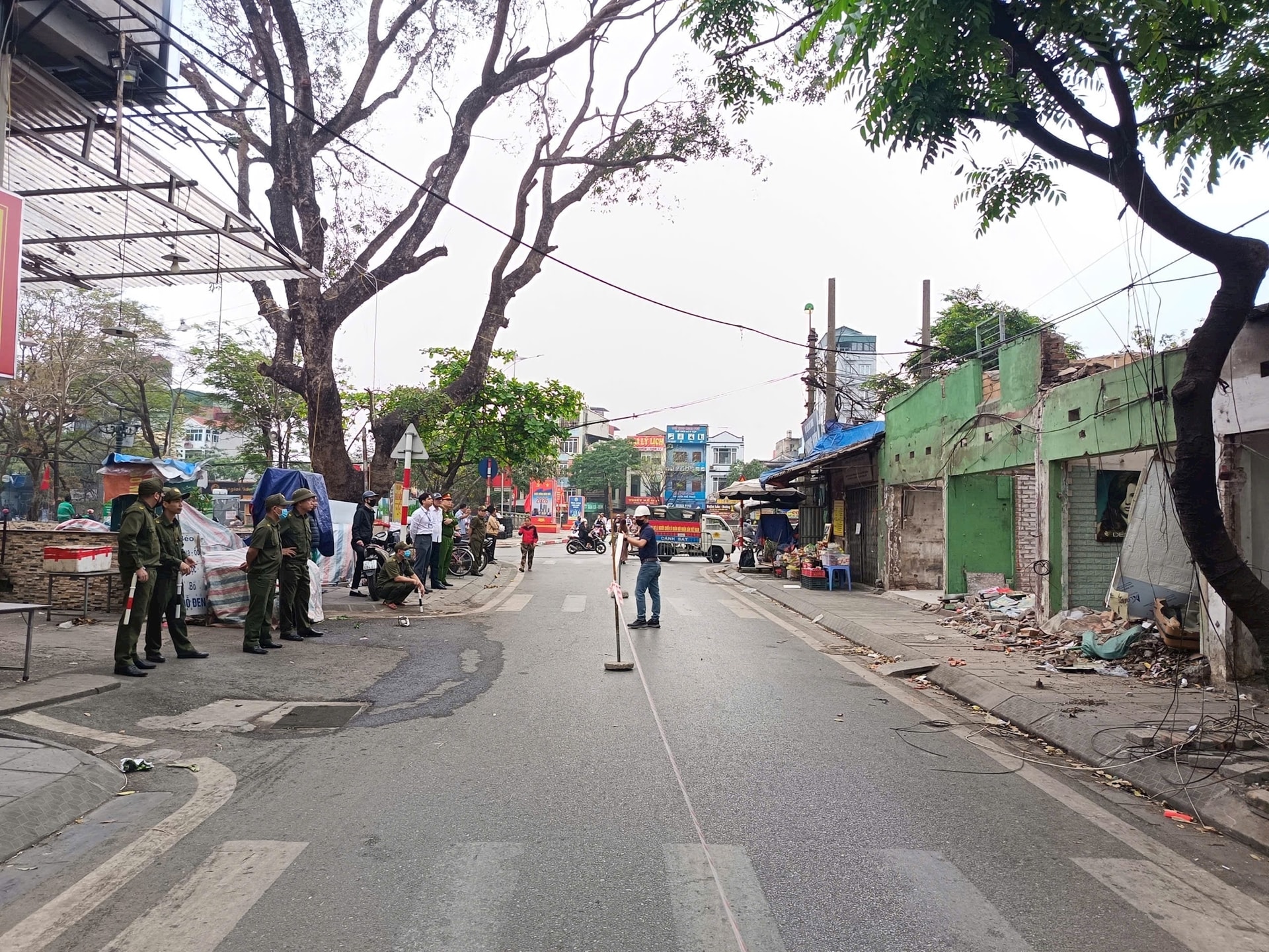 Giải tỏa chợ cóc, điểm kinh doanh tự phát tại khu vực ngõ 64, 66 Kim Giang- Ảnh 6.