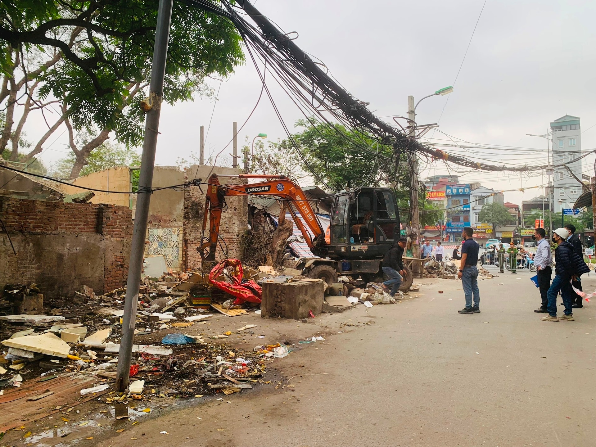 Giải tỏa chợ cóc, điểm kinh doanh tự phát tại khu vực ngõ 64, 66 Kim Giang- Ảnh 2.